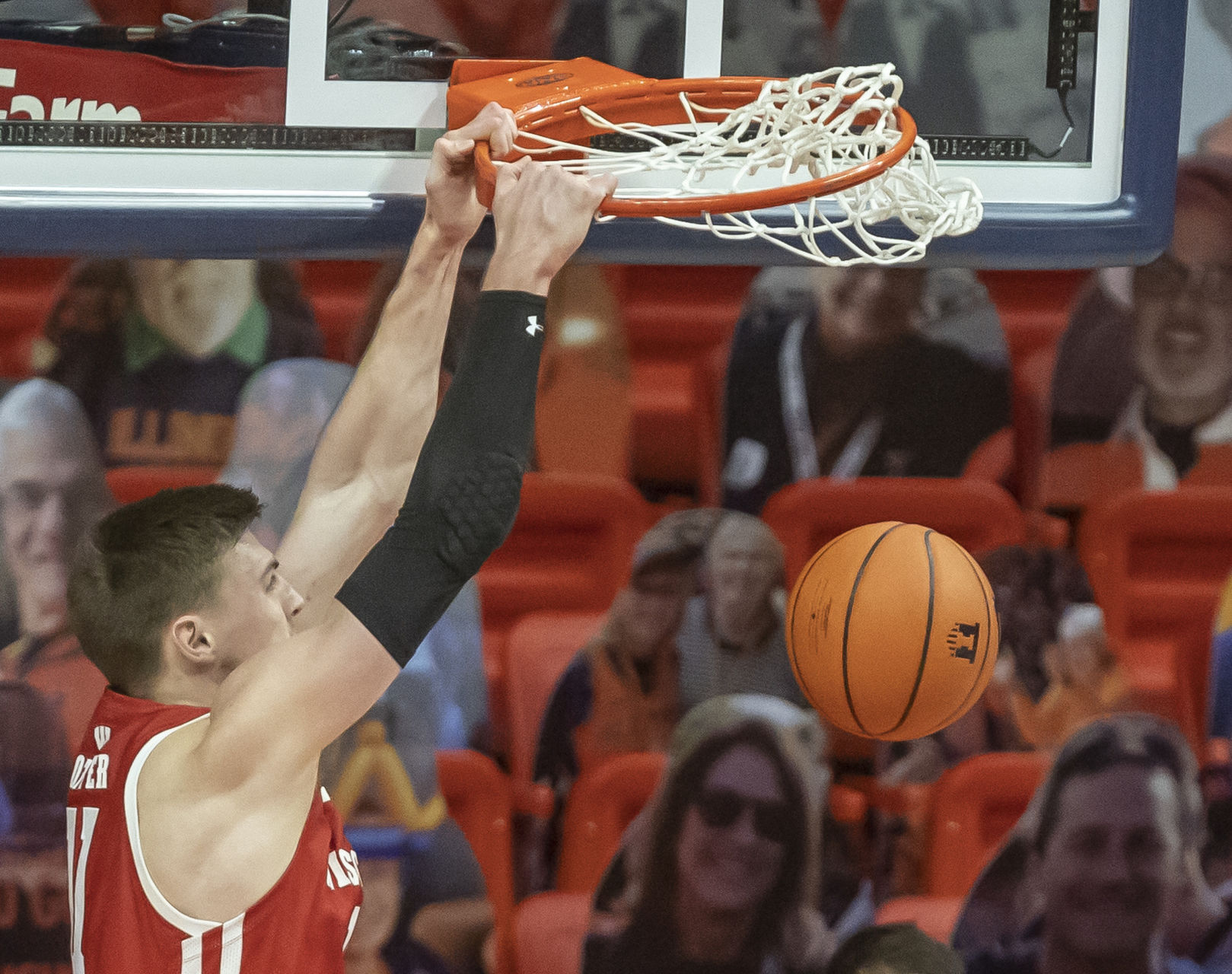 Illinois 75, UW 60